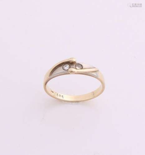 Gold ring with zirconia