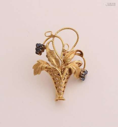 Gold brooch with sapphire