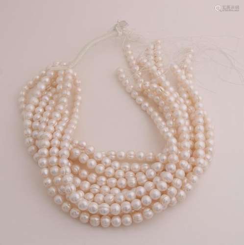 Lot with 9 strands of freshwater pearls