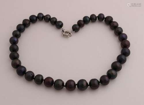 Black freshwater pearl necklace