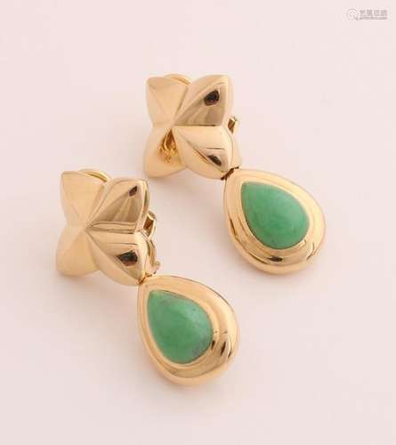 Gold earrings with jade