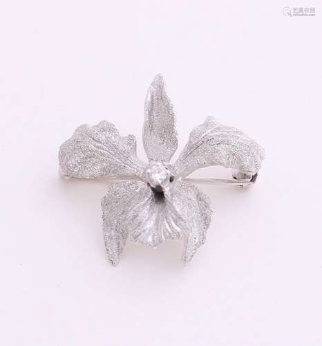 White gold brooch with diamond