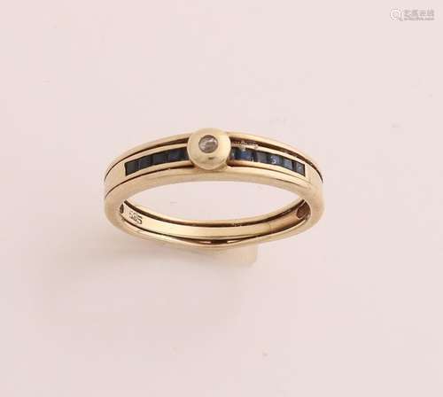 Gold ring with sapphire