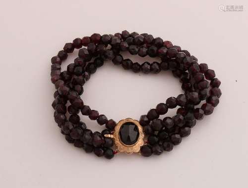 Garnet bracelet with gold clasp