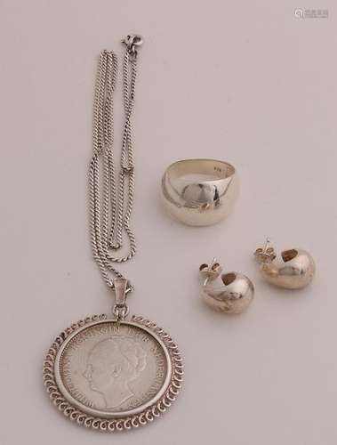 Lot of silver jewelery