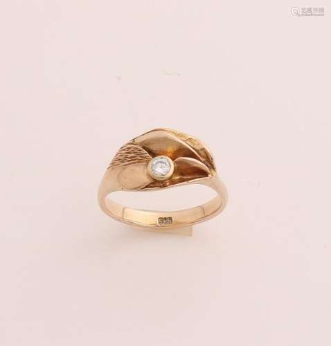 Gold ring with diamond