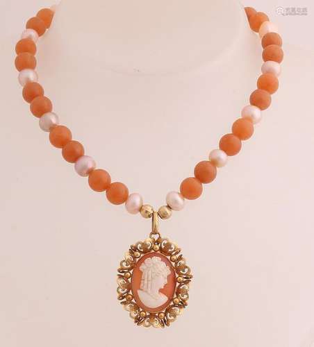 Agate and pearl necklace with cameo pendant