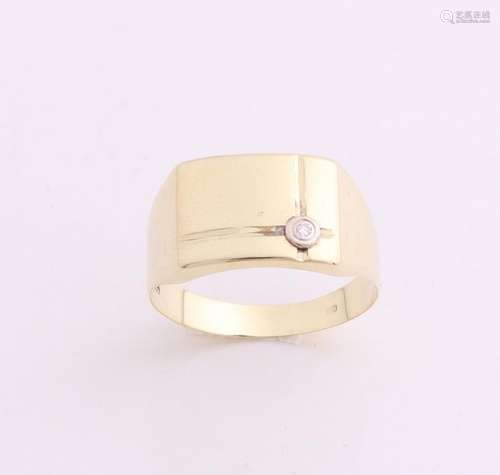 Gold men's ring with diamond