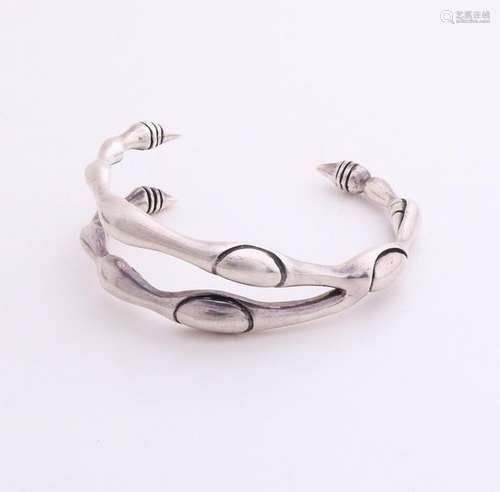 Silver claw bracelet