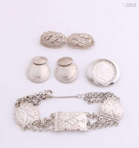 Silver jewelry, 4x