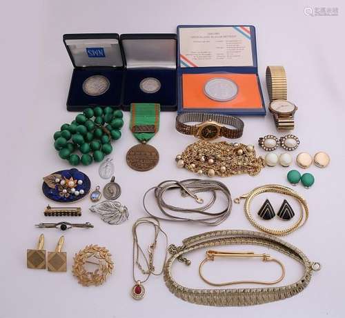 Large lot of jewelry