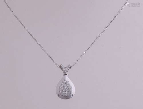 White gold necklace and pendant with diamond