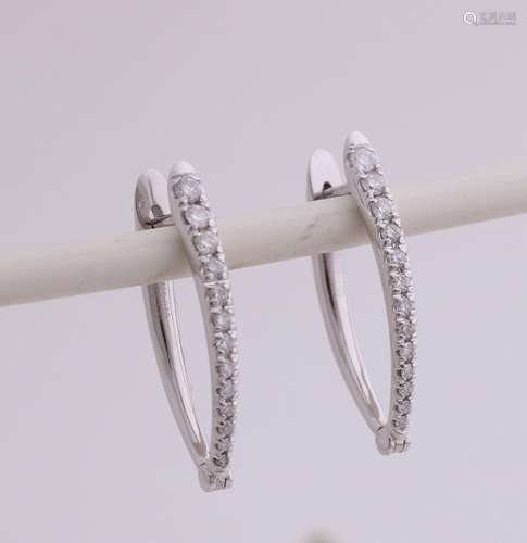 White gold earrings with diamond