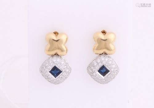 Yellow gold ear studs with sapphire