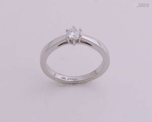 White gold solitaire ring with diamond