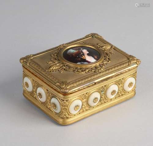 French lid box with music box
