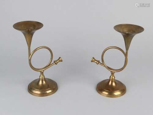2x candlesticks in hunting horn shape