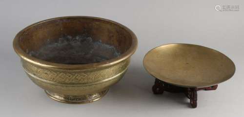 2x bronze bowls