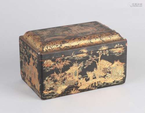 Antique Chinese box with lid