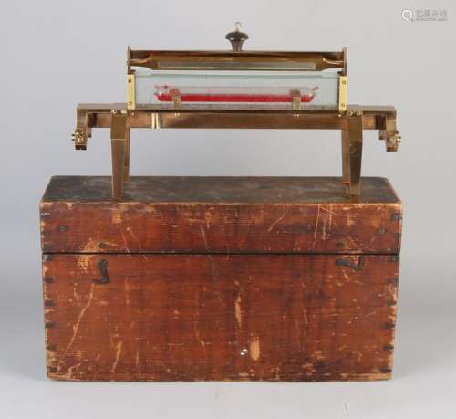 Antique balance / measuring device in box, 1920