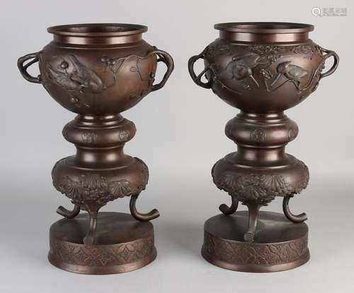 2x Bronze flower pots