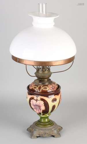 Majolica kerosene lamp, 1910