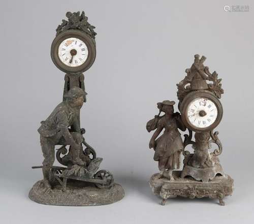 2x Antique alarm clocks