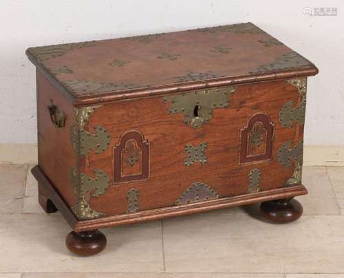 Colonial document box