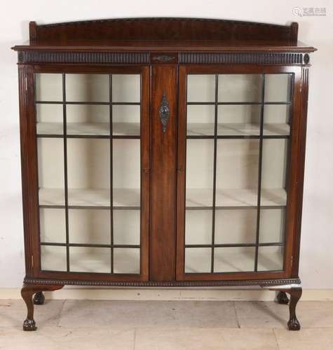 English display cabinet