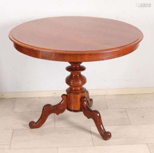 Round Louis Philippe table