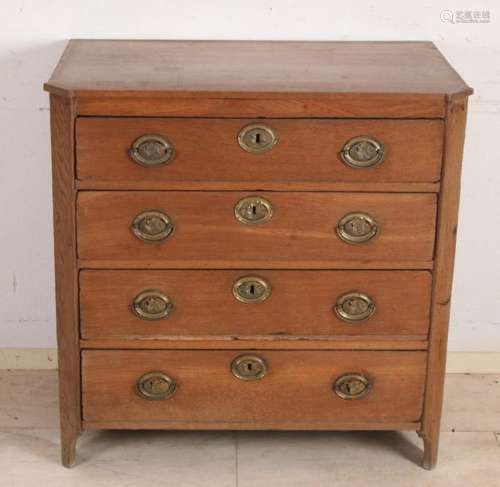 Oak 4 drawer chest of drawers