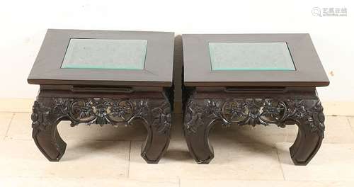 2 side tables cut oriental.