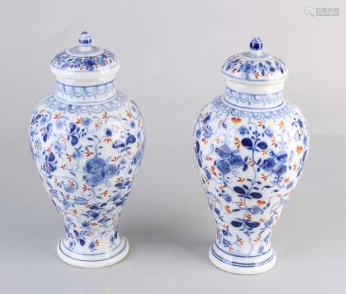 2x German lid vases