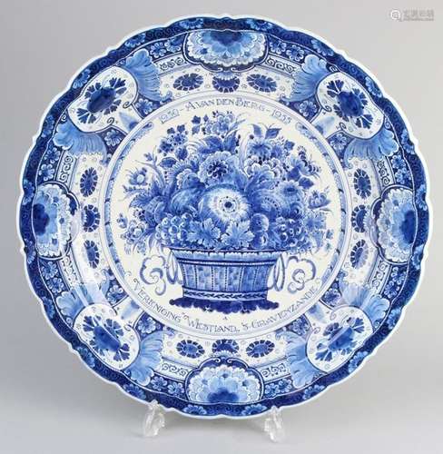 Large Delft decorative dish