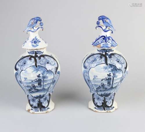 2x Delft lid vases