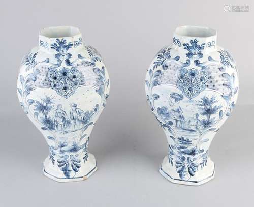 2x Delft vases