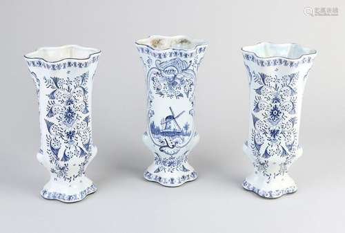 3x Delft vases