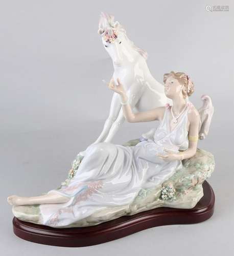 Capital Lladro figure group