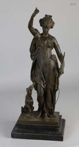 Bronze figure 'Goddess of the hunt'