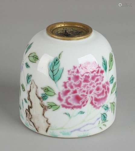 Chinese Family Rose water pot