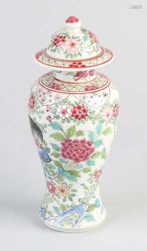 Chinese lid vase