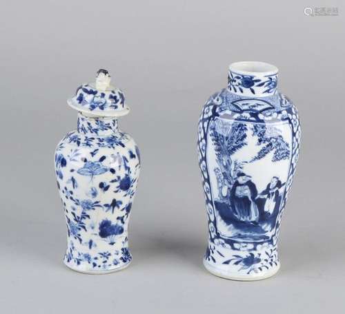 2x Chinese vases, blue white