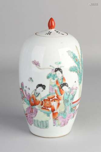 Chinese lid vase
