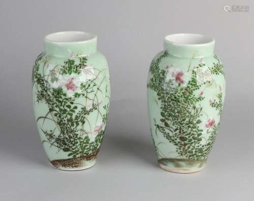 2x Chinese / Japanese vases