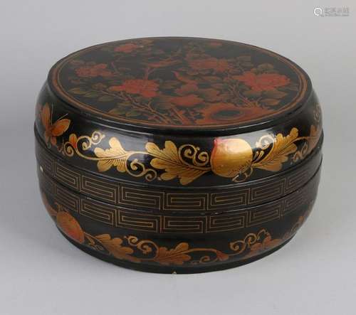 Antique Chinese / Japanese box with lid