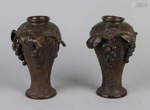 2x Bronze vases