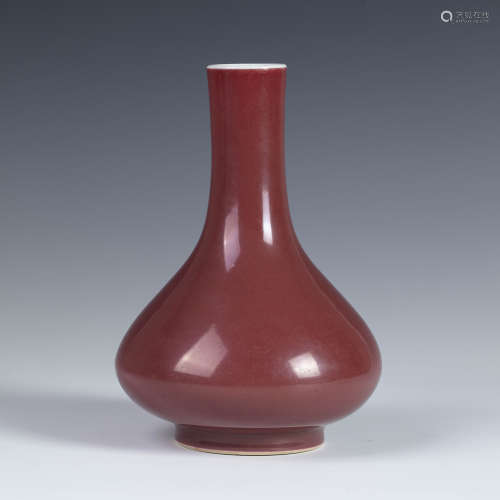 清雍正 年红釉荸荠瓶