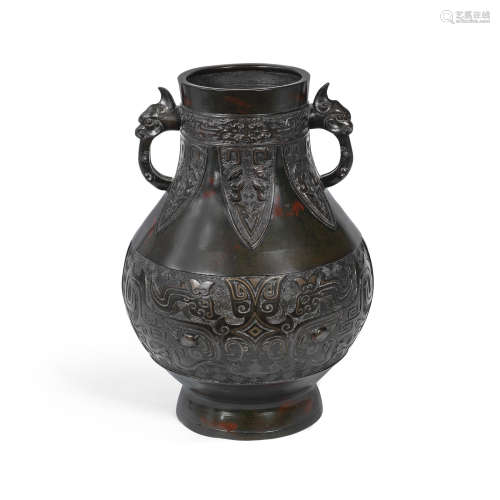 An archaistic silver and gold-inlaid bronze vase, hu  18th/19th century