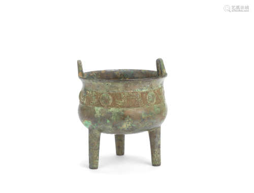 An archaic bronze ritual tripod vessel, ding  Shang/Western Zhou Dynasty