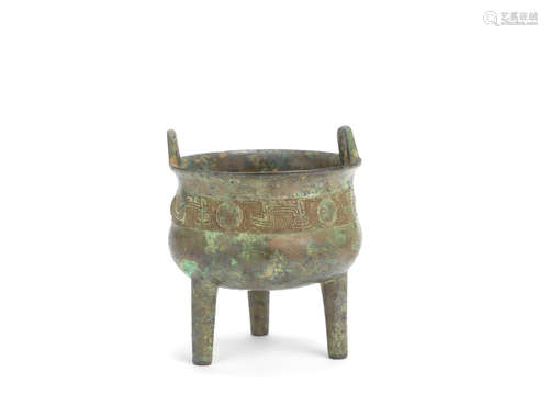 An archaic bronze ritual tripod vessel, ding  Shang/Western Zhou Dynasty